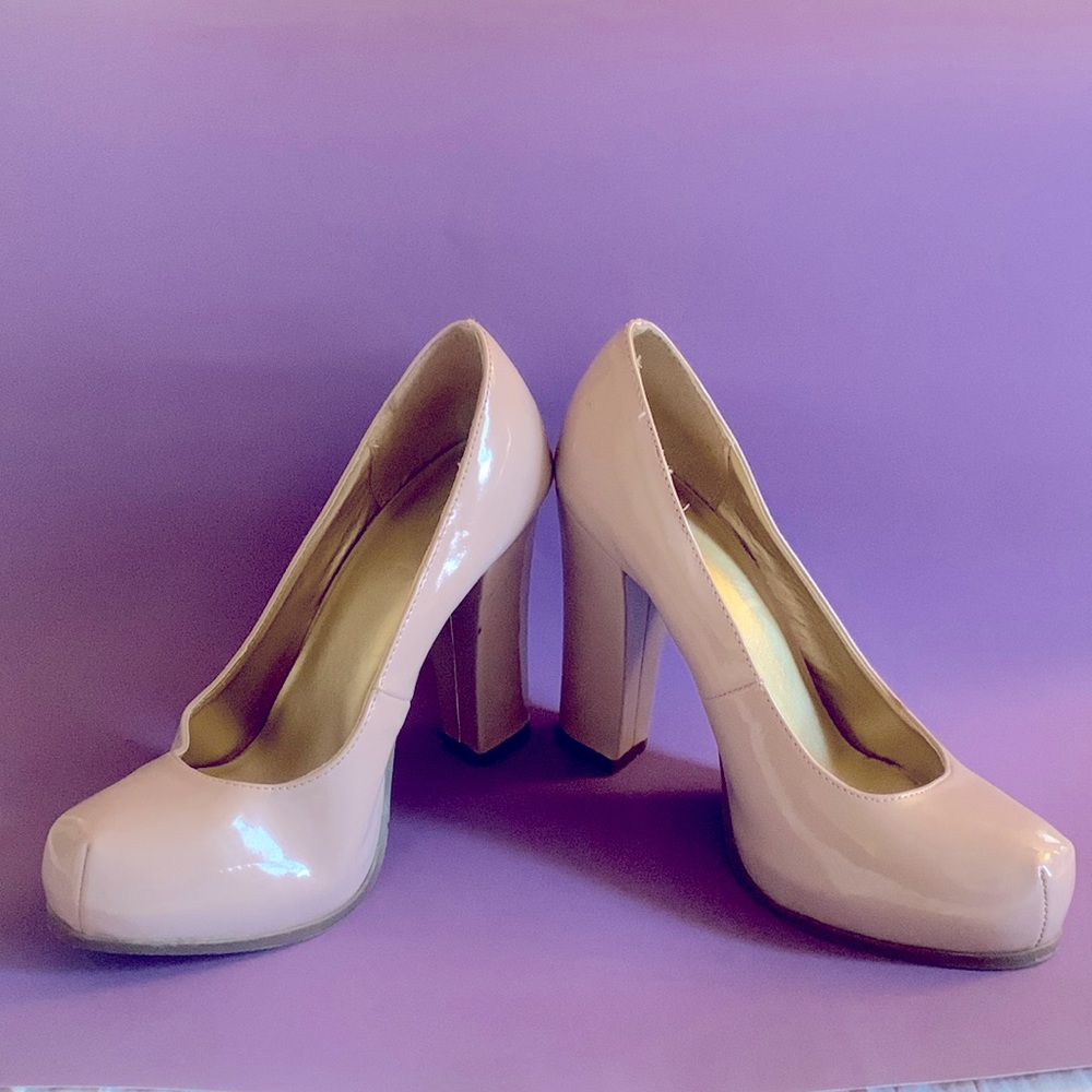 Gently Used SIZE 7 1/2 Mossimo Heels!